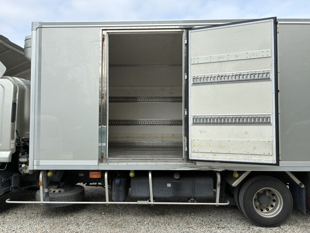 いすゞフォワード冷凍車（冷蔵車）中型（4t）[写真16]