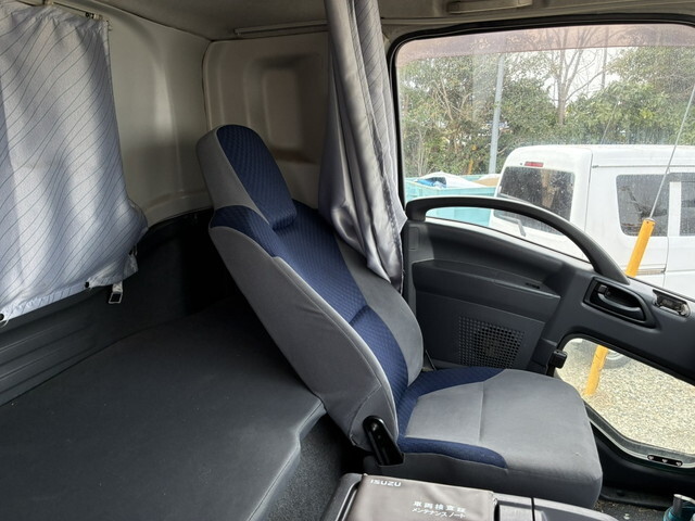 いすゞフォワード冷凍車（冷蔵車）中型（4t）[写真23]