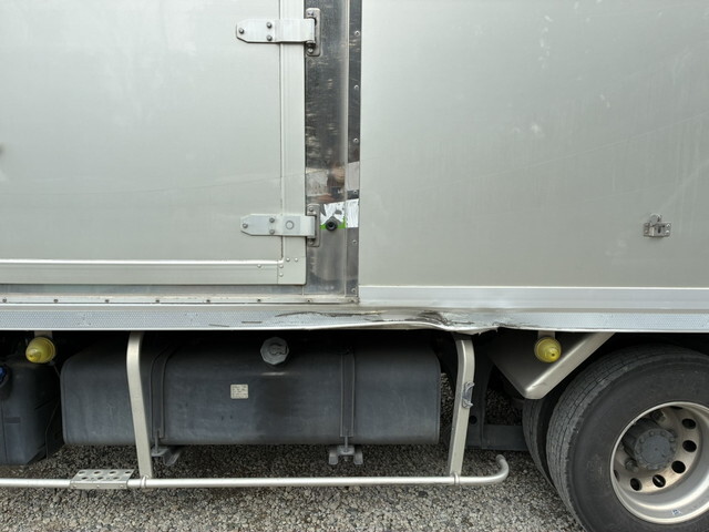 いすゞフォワード冷凍車（冷蔵車）中型（4t）[写真36]