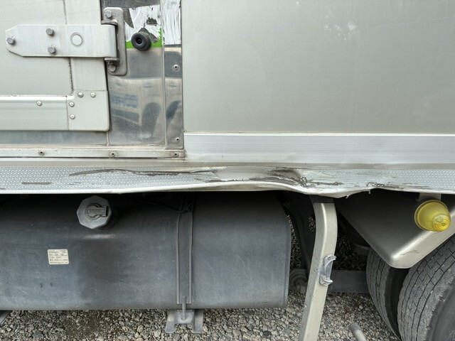 いすゞフォワード冷凍車（冷蔵車）中型（4t）[写真37]