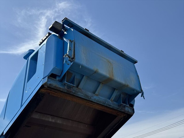 三菱ふそうファイターパッカー車（塵芥車）中型（4t）[写真11]