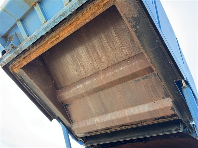 三菱ふそうファイターパッカー車（塵芥車）中型（4t）[写真12]