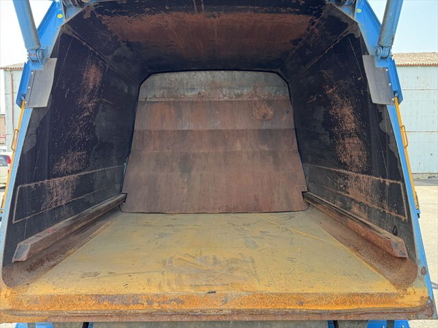 三菱ふそうファイターパッカー車（塵芥車）中型（4t）[写真13]