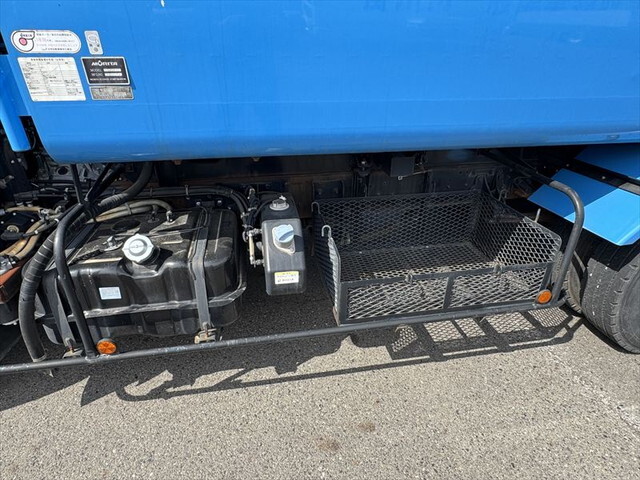 三菱ふそうファイターパッカー車（塵芥車）中型（4t）[写真23]