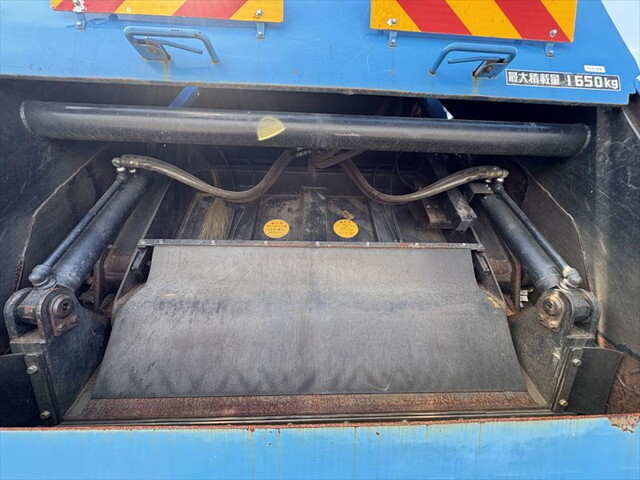 三菱ふそうファイターパッカー車（塵芥車）中型（4t）[写真08]