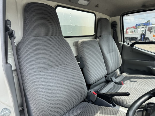 日野デュトロアルミバン小型（2t・3t）[写真06]