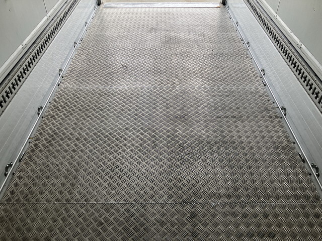 三菱ふそうキャンターアルミウイング小型（2t・3t）[写真16]