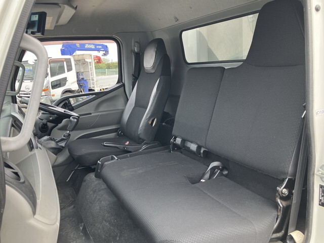 三菱ふそうキャンターアルミウイング小型（2t・3t）[写真32]