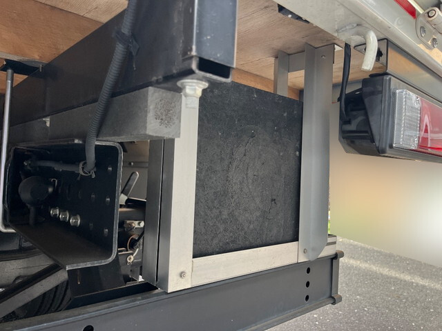 三菱ふそうキャンタークレーン6段小型（2t・3t）[写真24]