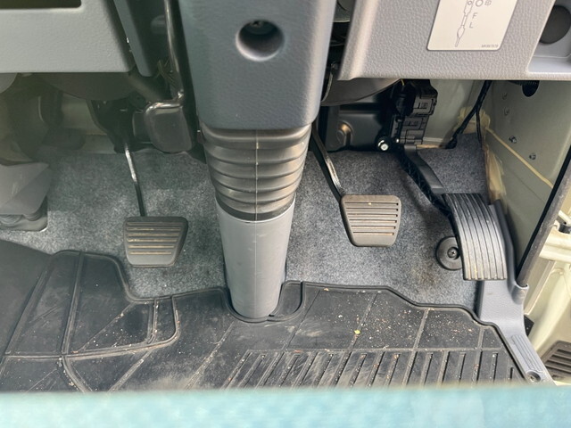 三菱ふそうキャンタークレーン6段小型（2t・3t）[写真38]