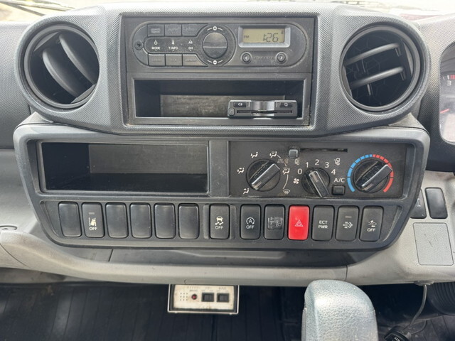 日野デュトロボトルバン小型（2t・3t）[写真10]