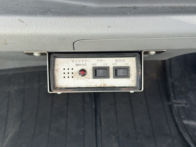 日野デュトロボトルバン小型（2t・3t）[写真12]