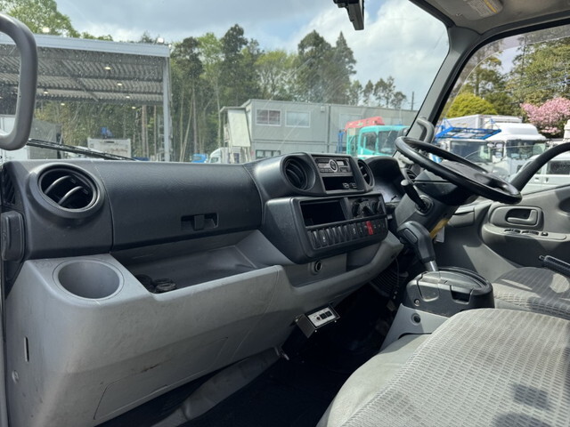 日野デュトロボトルバン小型（2t・3t）[写真15]