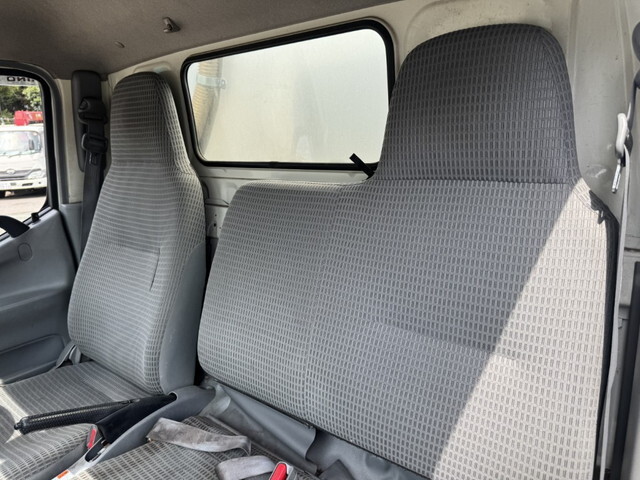 日野デュトロボトルバン小型（2t・3t）[写真16]