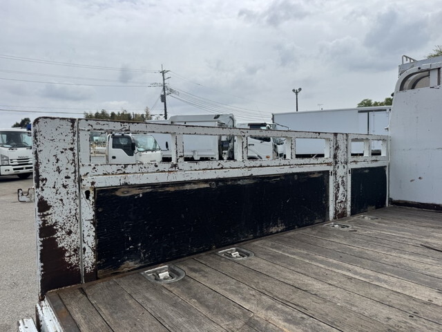 三菱ふそうキャンタークレーン3段小型（2t・3t）[写真10]