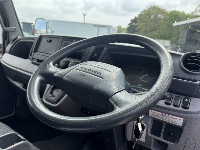 三菱ふそうキャンタークレーン3段小型（2t・3t）[写真19]