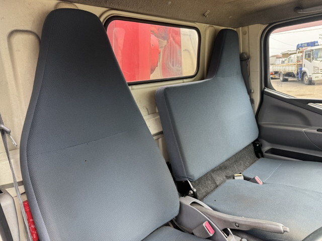 三菱ふそうキャンタークレーン3段小型（2t・3t）[写真21]