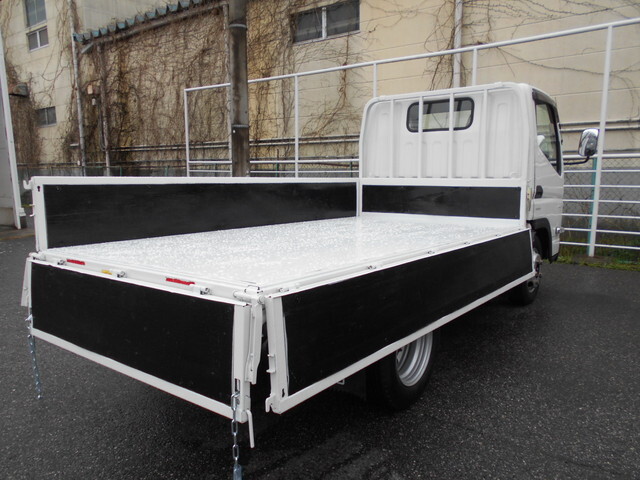 三菱ふそうキャンター平ボディ小型（2t・3t）[写真11]