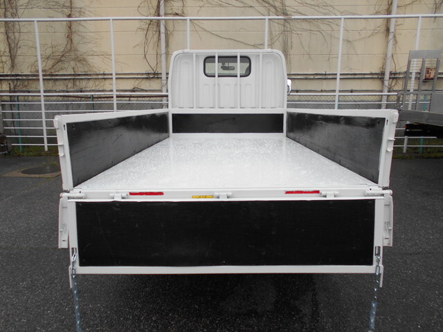 三菱ふそうキャンター平ボディ小型（2t・3t）[写真12]
