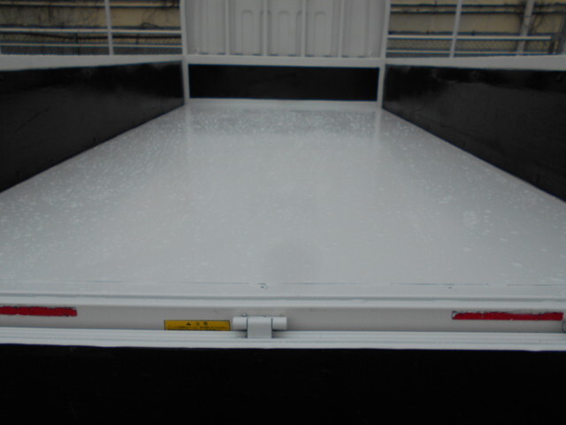 三菱ふそうキャンター平ボディ小型（2t・3t）[写真13]