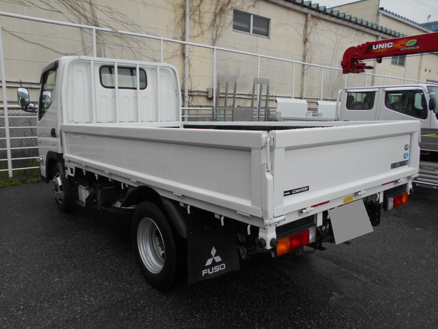 三菱ふそうキャンター平ボディ小型（2t・3t）[写真02]