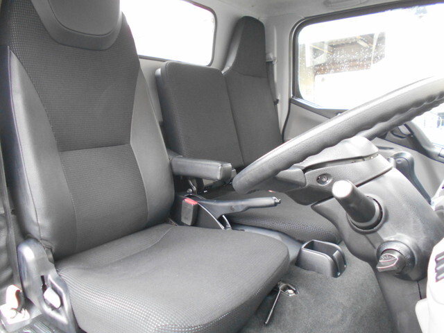 三菱ふそうキャンター平ボディ小型（2t・3t）[写真26]