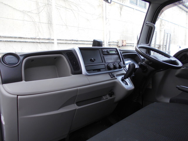 三菱ふそうキャンター平ボディ小型（2t・3t）[写真27]