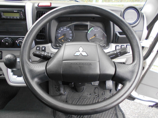 三菱ふそうキャンター平ボディ小型（2t・3t）[写真29]