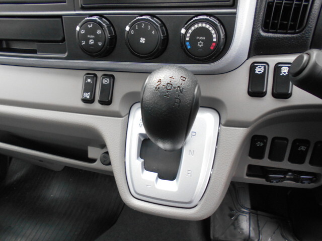 三菱ふそうキャンター平ボディ小型（2t・3t）[写真30]