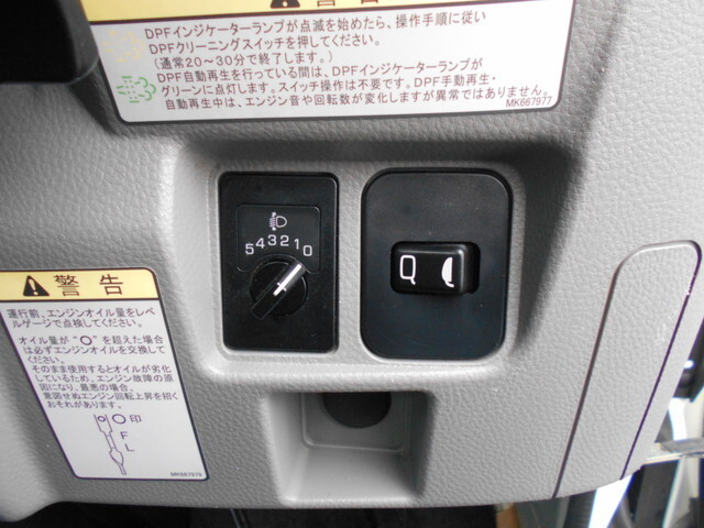 三菱ふそうキャンター平ボディ小型（2t・3t）[写真34]