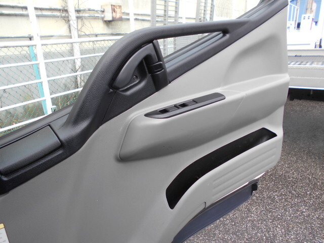 三菱ふそうキャンター平ボディ小型（2t・3t）[写真36]