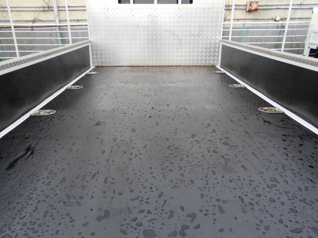 いすゞエルフ平ボディ小型（2t・3t）[写真13]