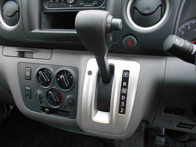 日産キャラバン移動販売車小型（2t・3t）[写真30]