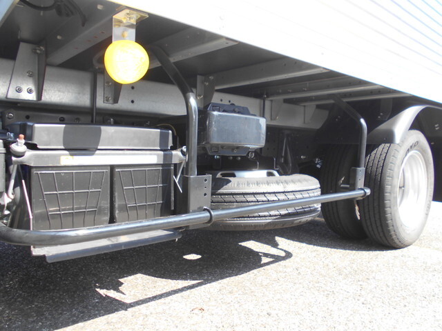 三菱ふそうキャンターアルミバン小型（2t・3t）[写真19]