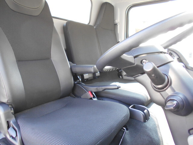 三菱ふそうキャンターアルミバン小型（2t・3t）[写真27]