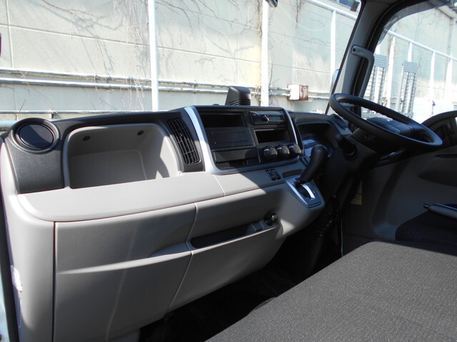 三菱ふそうキャンターアルミバン小型（2t・3t）[写真28]