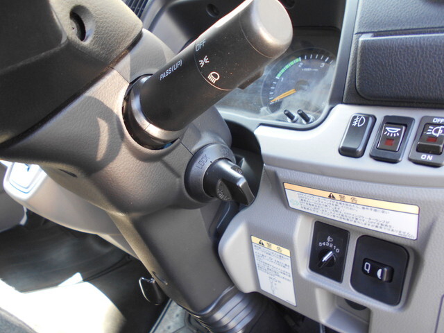 三菱ふそうキャンターアルミバン小型（2t・3t）[写真36]