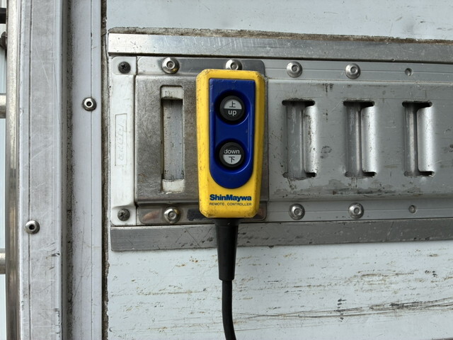 いすゞフォワード冷凍車（冷蔵車）中型（4t）[写真11]