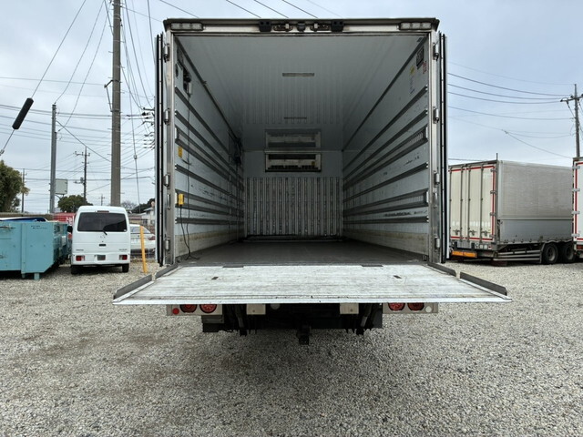 いすゞフォワード冷凍車（冷蔵車）中型（4t）[写真17]