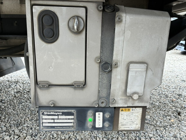 いすゞフォワード冷凍車（冷蔵車）中型（4t）[写真18]