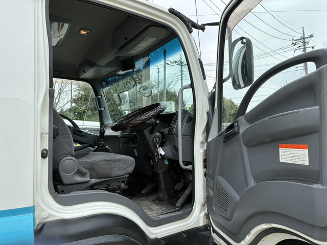 いすゞフォワード冷凍車（冷蔵車）中型（4t）[写真19]