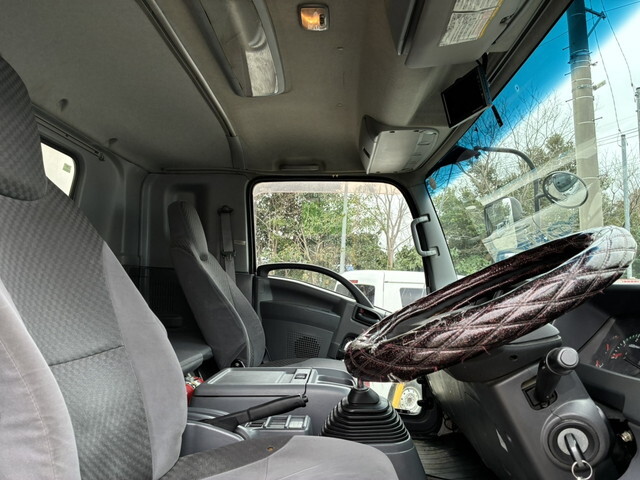 いすゞフォワード冷凍車（冷蔵車）中型（4t）[写真20]