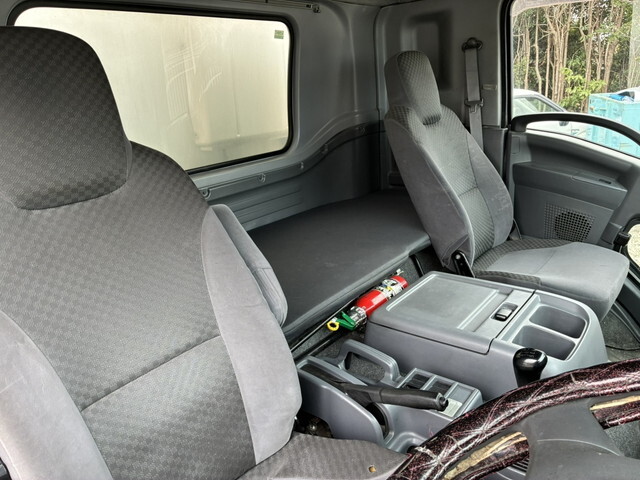 いすゞフォワード冷凍車（冷蔵車）中型（4t）[写真22]