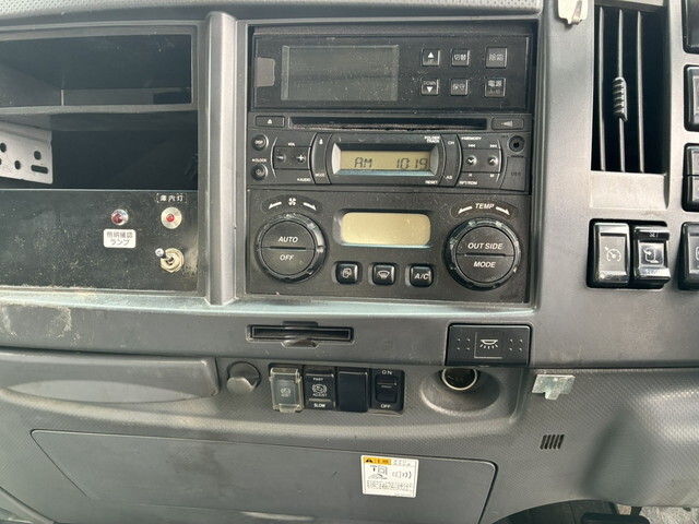 いすゞフォワード冷凍車（冷蔵車）中型（4t）[写真24]