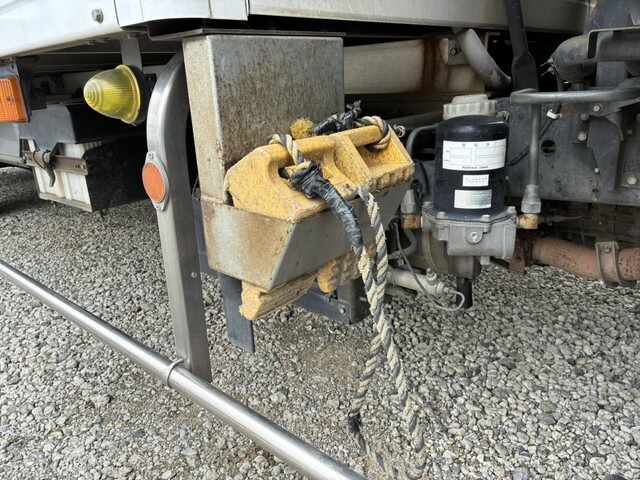 いすゞフォワード冷凍車（冷蔵車）中型（4t）[写真28]