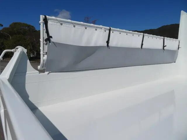 三菱ふそうファイターダンプ中型（4t）[写真24]