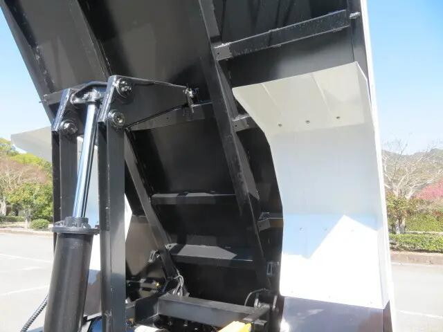 三菱ふそうファイターダンプ中型（4t）[写真38]