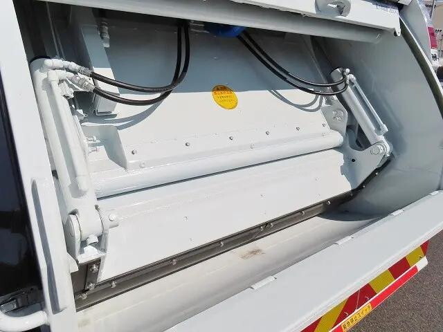 三菱ふそうキャンターパッカー車（塵芥車）小型（2t・3t）[写真26]