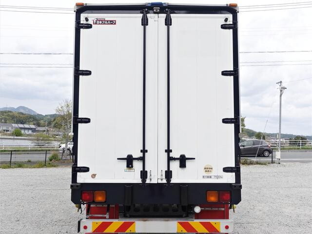 いすゞフォワードアルミウイング増トン（6t・8t）[写真02]