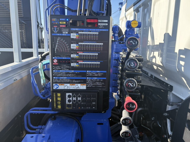 三菱ふそうキャンタークレーン4段小型（2t・3t）[写真17]